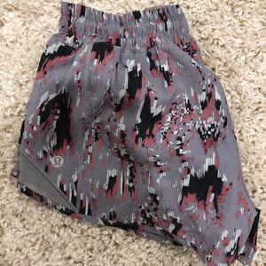 Lululemon hotty hot 2.5 shorts